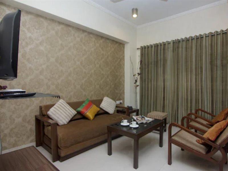 Hotel Chandralok Lonavala Kültér fotó