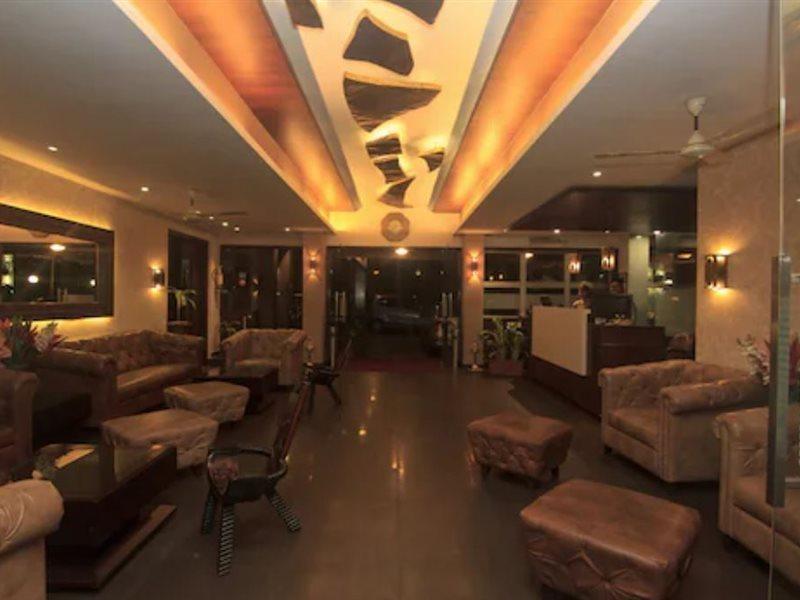 Hotel Chandralok Lonavala Kültér fotó