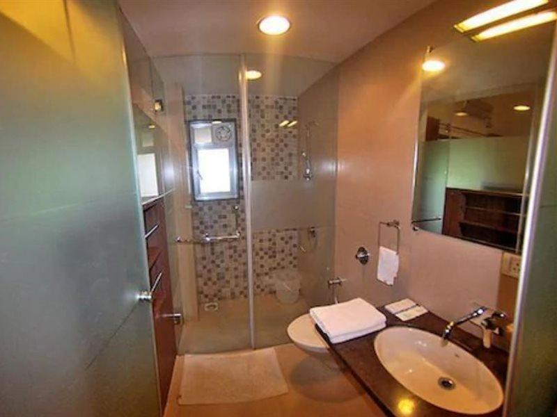 Hotel Chandralok Lonavala Kültér fotó