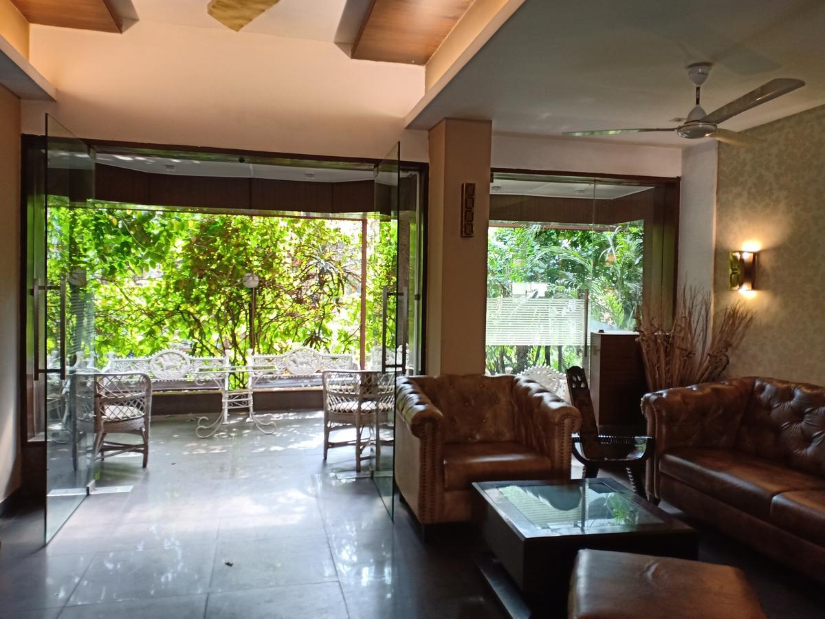 Hotel Chandralok Lonavala Kültér fotó