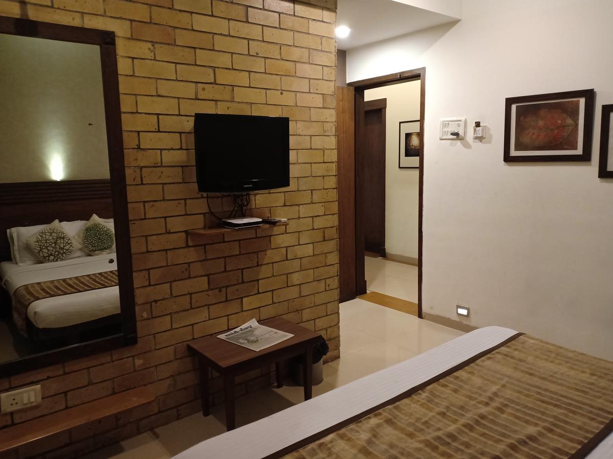 Hotel Chandralok Lonavala Kültér fotó
