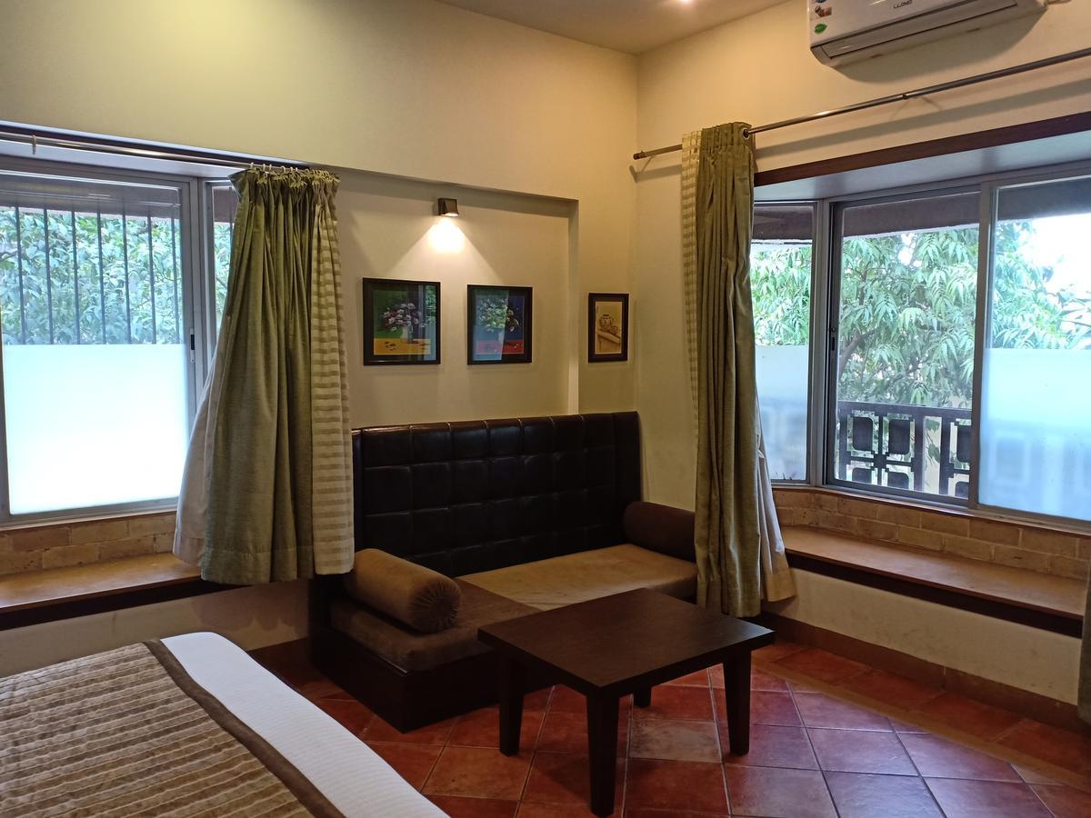 Hotel Chandralok Lonavala Kültér fotó