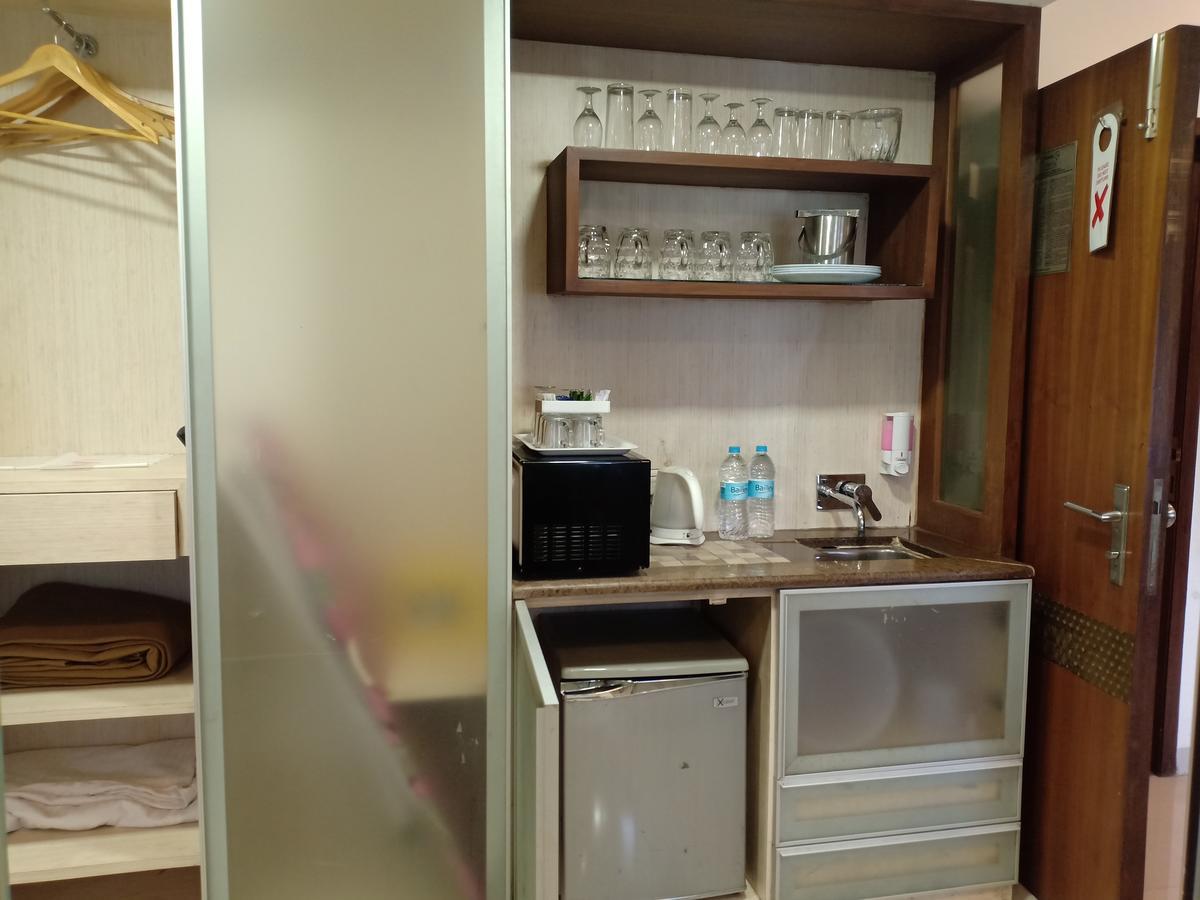 Hotel Chandralok Lonavala Kültér fotó