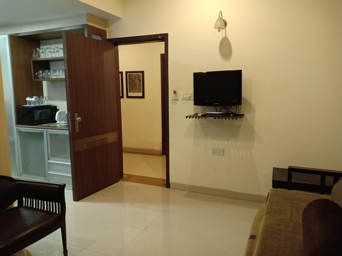 Hotel Chandralok Lonavala Kültér fotó