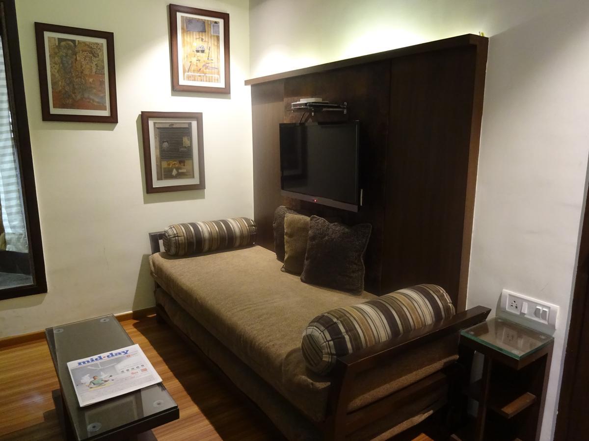Hotel Chandralok Lonavala Kültér fotó