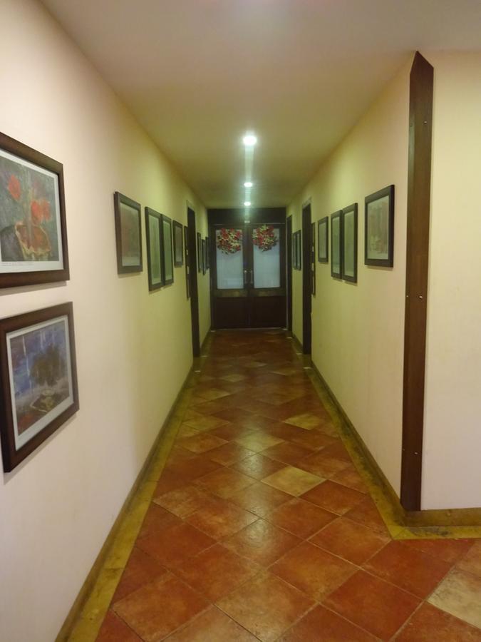 Hotel Chandralok Lonavala Kültér fotó
